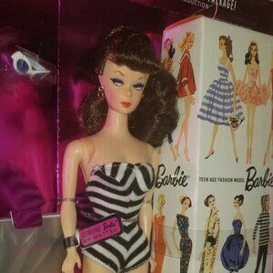 1993 35th Anniversary Barbie Brunnette NIB